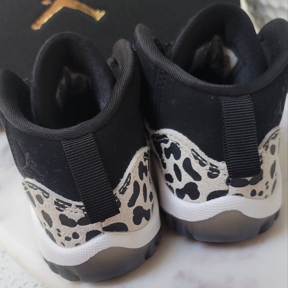 Baby Boy Jordans 11 Retro Size 6 - Picture 9 of 10